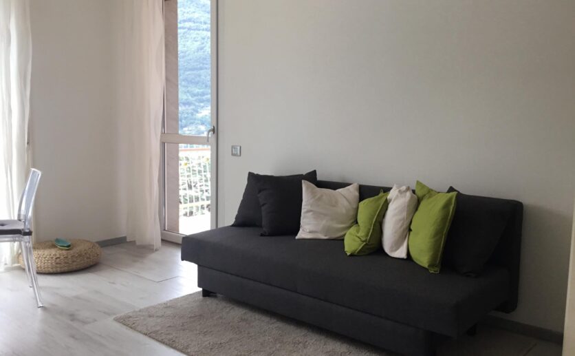 f1e56fb8-830d-4c4c-8a4b-6a7a5a878b76